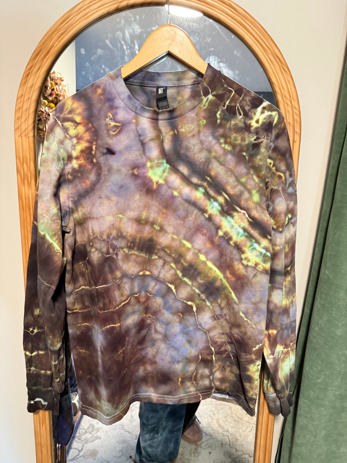 Medium adult long sleeve shirt